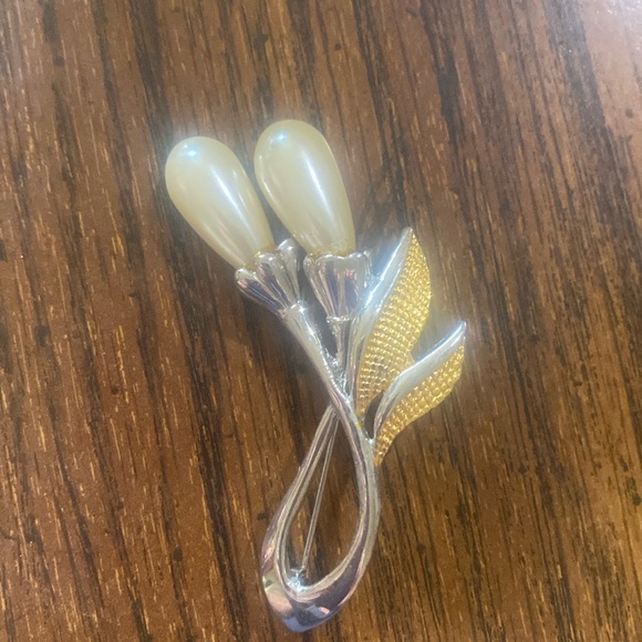 Brooch - Picture 1 of 2